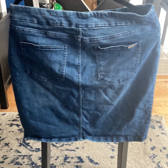 Peck and peck Jean skirt - Picture 2 of 2